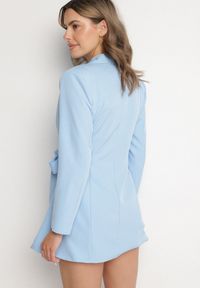 Born2be - Jasnoniebieska Kopertowa Sukienka z Imitacją Kieszeni Talriti. Kolor: niebieski. Typ sukienki: kopertowe. Styl: elegancki #7