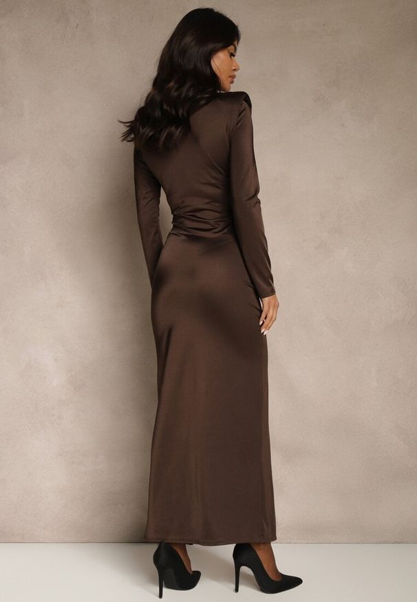 Renee - Brązowa Koktajlowa Sukienka z Rozcięciem na Nogę Zdobiona Trenem Atirga. Okazja: na imprezę. Typ kołnierza: dekolt w serek. Kolor: brązowy. Wzór: aplikacja. Styl: wizytowy