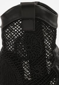 Renee - Czarne Botki Kowbojki na Stożku z Ażurową Cholewką z Haftem Isarna. Okazja: na co dzień. Kolor: czarny. Materiał: jeans. Szerokość cholewki: normalna. Wzór: ażurowy, haft. Obcas: na stożku. Styl: casual, klasyczny, boho. Wysokość obcasa: średni #4