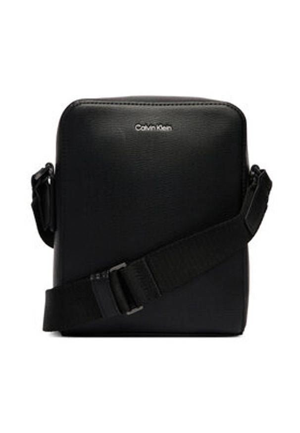 Calvin Klein Saszetka Emblem Hw Reporter LV04D3293G Czarny. Kolor: czarny. Materiał: skóra