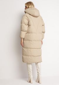 Born2be - Beżowa Długa Kurtka Pikowana Płaszcz na Zamek z Kapturem Lesea. Okazja: na co dzień. Typ kołnierza: kaptur. Kolor: beżowy. Materiał: dzianina, jeans. Długość: długie. Styl: casual, elegancki #2