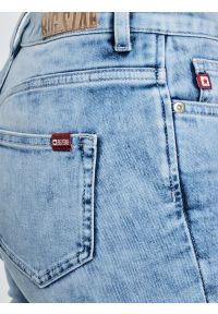 Big-Star - Jeansy damskie skinny marmurkowe jasnoniebieskie Adela 138. Kolor: niebieski. Styl: klasyczny, elegancki