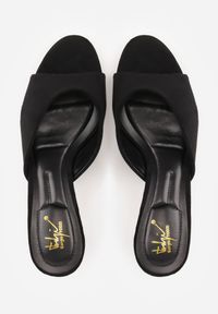 Born2be - Czarne Minimalistyczne Klapki z Imitacji Zamszu na Kaczuszce Zellenis. Okazja: na co dzień, na wesele, na ślub cywilny. Kolor: czarny. Materiał: zamsz. Sezon: lato. Obcas: na szpilce. Styl: elegancki, casual. Wysokość obcasa: niski #7