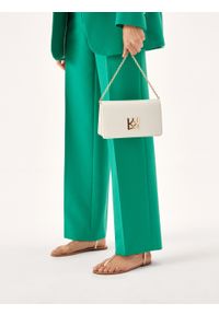 Kazar - Mała skórzana torebka na łańcuchu. Kolor: biały. Wzór: aplikacja. Materiał: skórzane. Rozmiar: małe #4