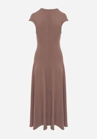 Born2be - Brązowa Rozkloszowana Bawełniana Sukienka Dzianinowa Mahanaim. Okazja: do pracy, na co dzień. Kolor: brązowy. Materiał: bawełna, dzianina. Wzór: ażurowy. Typ sukienki: proste, rozkloszowane. Styl: elegancki, casual #6