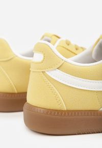 Renee - Żółte Sneakersy w Stylu Tenisówek Ozdobione Geometrycznymi Paskami Zitora. Okazja: na co dzień. Zapięcie: pasek. Kolor: żółty. Wzór: geometria, aplikacja #8