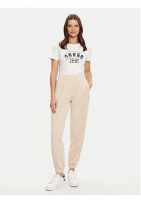 Guess Spodnie dresowe V5RB11 KCAY2 Beżowy Regular Fit. Kolor: beżowy. Materiał: syntetyk #3