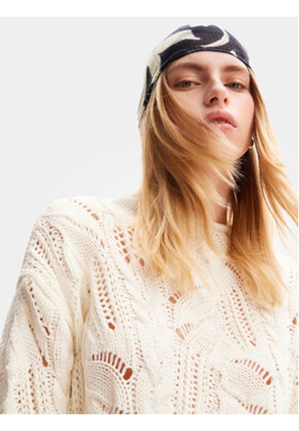 Desigual Sweter Milano 24SWJF23 Écru Regular Fit. Materiał: bawełna, syntetyk