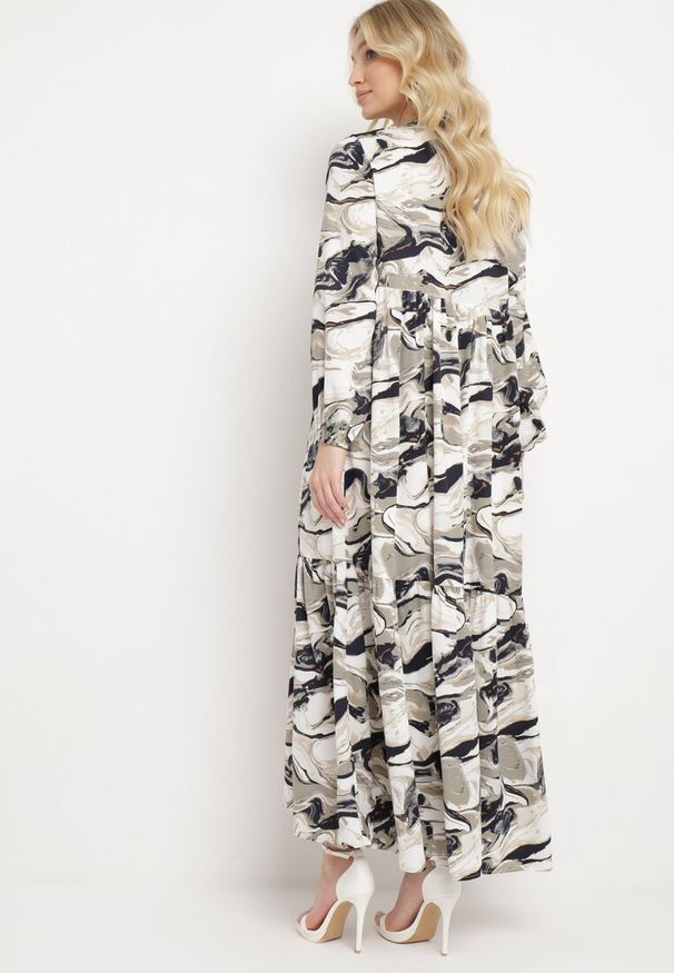 Born2be - Biała Rozkloszowana Sukienka w Abstrakcyjny Wzór Alusima. Kolor: biały