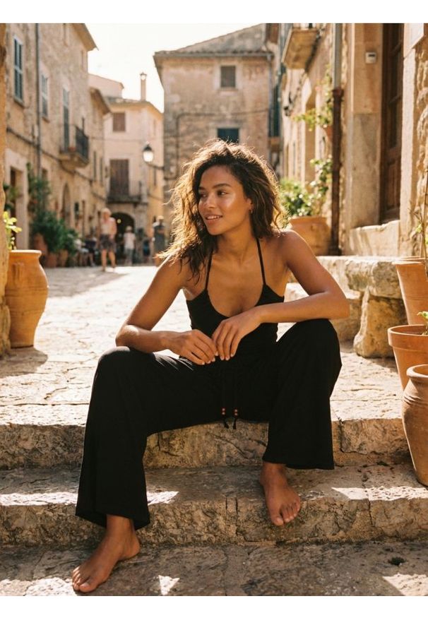 Sinsay - Spodnie straight leg - czarny. Kolor: czarny