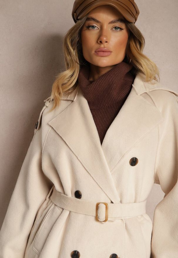 Renee - Beżowy Dwurzędowy Płaszcz Trencz o Eleganckim Kroju z Paskiem Edioneta. Okazja: do pracy. Kolor: beżowy. Materiał: jeans. Długość rękawa: długi rękaw. Długość: długie. Styl: elegancki