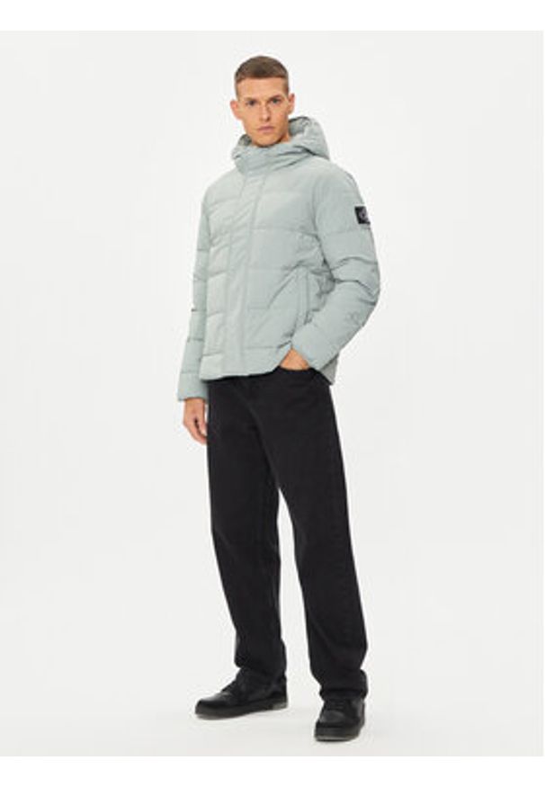 Calvin Klein Jeans Kurtka zimowa Essential J30J325594 Zielony Regular Fit. Kolor: zielony. Materiał: syntetyk. Sezon: zima