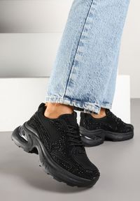 Renee - Czarne Sneakersy na Platformie Ozdobione Cyrkoniami Luria. Okazja: na co dzień. Nosek buta: okrągły. Kolor: czarny. Materiał: jeans. Wzór: aplikacja. Obcas: na platformie