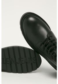 Calvin Klein Jeans - Workery skórzane. Nosek buta: okrągły. Zapięcie: zamek. Kolor: czarny. Materiał: skóra. Szerokość cholewki: normalna. Wysokość obcasa: niski #4