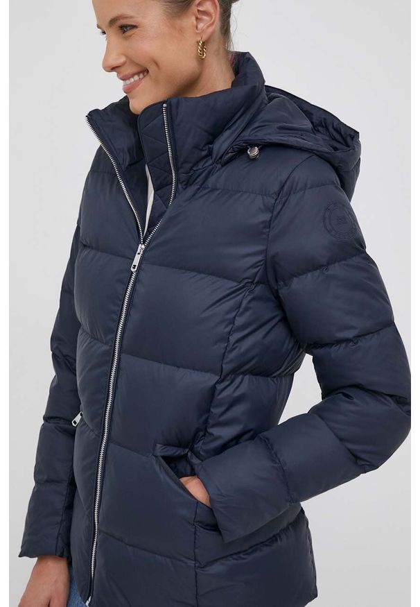TOMMY HILFIGER - Tommy Hilfiger kurtka puchowa damska kolor granatowy zimowa. Kolor: niebieski. Materiał: puch. Sezon: zima
