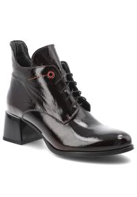 Bordowe Botki Armodo Lakierowane Obuwie Damskie. Okazja: na co dzień. Kolor: czerwony. Materiał: lakier. Obcas: na obcasie. Styl: casual, elegancki. Wysokość obcasa: średni #1