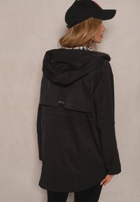 Renee - Czarna Kurtka Typu Parka z Troczkami w Talii Kapturem i Kieszeniami Kaivara. Kolor: czarny. Materiał: tkanina #4