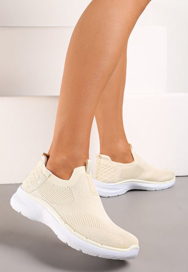 Born2be - Beżowe Wsuwane Buty Sportowe z Elastyczną Cholewką Delillahe. Zapięcie: bez zapięcia. Kolor: beżowy. Materiał: materiał. Szerokość cholewki: normalna