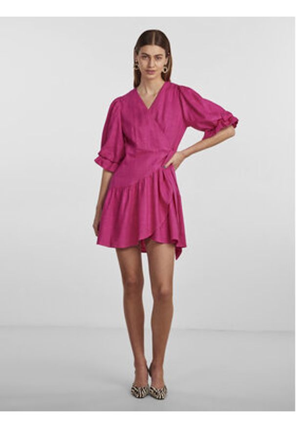 YAS Sukienka 26029985 Fioletowy Regular Fit. Kolor: fioletowy. Materiał: len, wiskoza