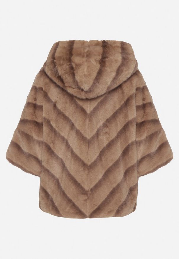 Born2be - Beżowa Kurtka Futerko Oversize z Kapturem i Rękawami 3/4 Idanne. Okazja: na co dzień. Typ kołnierza: kaptur. Kolor: beżowy. Materiał: futro. Styl: casual, elegancki, klasyczny