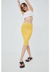 Vero Moda spódnica kolor żółty midi ołówkowa. Stan: podwyższony. Kolor: żółty. Materiał: poliester, dzianina