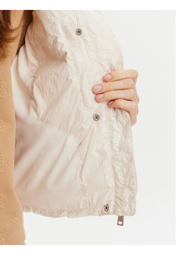 Guess Bezrękawnik W5YL11 WHDO2 Écru Regular Fit. Materiał: syntetyk. Długość rękawa: bez rękawów