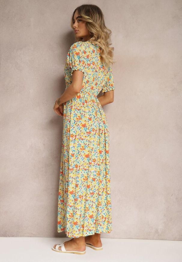 Renee - Pomarańczowa Wiskozowa Sukienka Wykończona Marszczeniem Rozcięciem na Nogę i Gumką w Pasie Missalene. Kolor: pomarańczowy. Materiał: wiskoza. Długość rękawa: krótki rękaw. Sezon: lato. Styl: elegancki