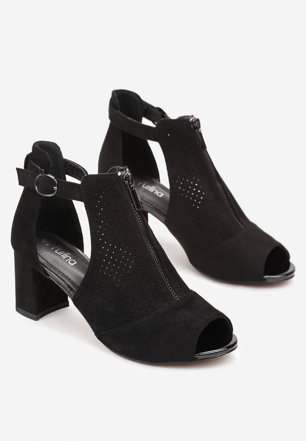 Born2be - Czarne Sandały Peep Toe na Słupku z Perforacją i Wycięciami Daisee. Nosek buta: otwarty. Kolor: czarny. Obcas: na słupku