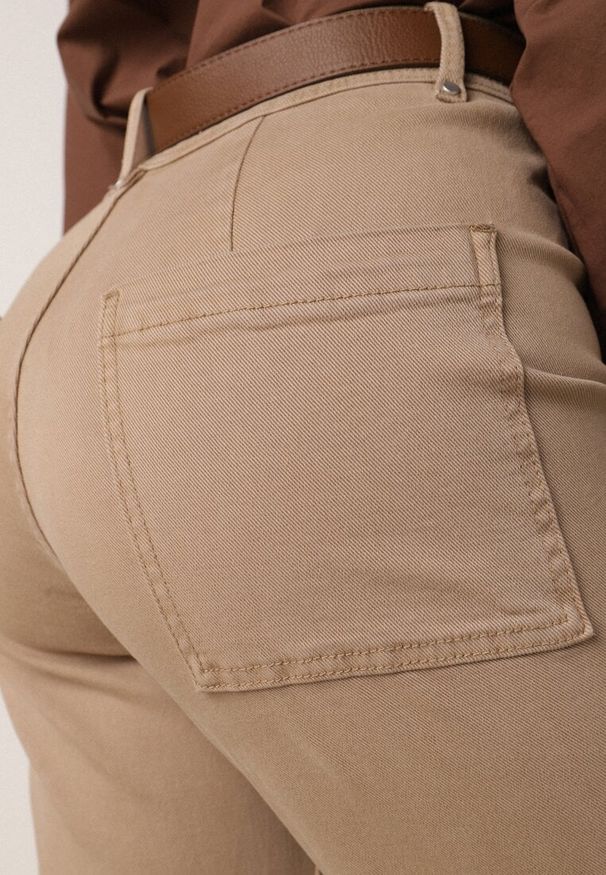 Born2be - Beżowe Szerokie Jeansy z Bawełny z Wysokim Stanem i Pionowymi Przeszyciami Keperise. Okazja: na co dzień. Stan: podwyższony. Kolor: beżowy. Styl: elegancki, klasyczny, casual