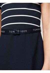 TOMMY HILFIGER - Tommy Hilfiger Sukienka codzienna Essential Skater KG0KG07776 D Granatowy Regular Fit. Okazja: na co dzień. Kolor: niebieski. Materiał: syntetyk. Typ sukienki: proste. Styl: casual #4