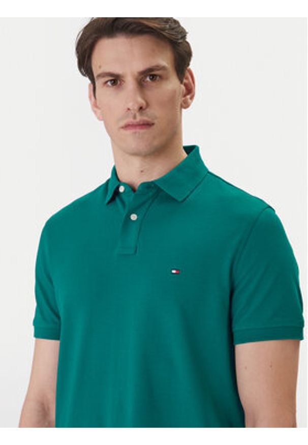TOMMY HILFIGER - Tommy Hilfiger Polo 1985 MW0MW17770 Zielony Regular Fit. Typ kołnierza: polo. Kolor: zielony. Materiał: bawełna
