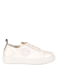 Pollini - POLLINI - Białe sneakersy z haftowanym logo. Zapięcie: pasek. Kolor: biały. Materiał: materiał. Wzór: haft