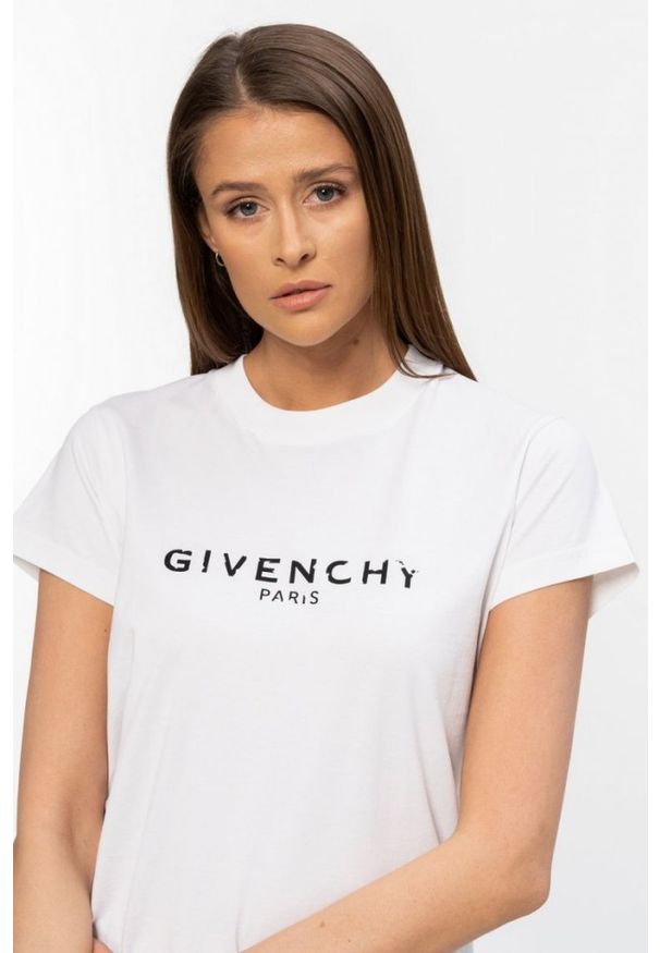 Givenchy - GIVENCHY Biały t-shirt damski z czarnym logo vintage, Rozmiar L. Kolor: biały. Materiał: prążkowany, bawełna. Wzór: aplikacja. Styl: vintage