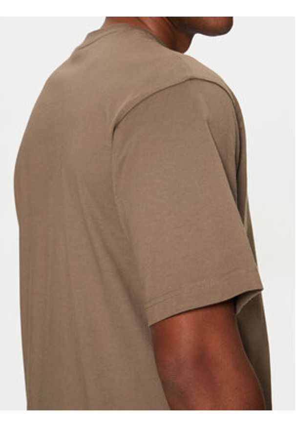 G-Star RAW - G-Star Raw T-Shirt D26350 Brązowy Boxy Fit. Kolor: brązowy. Materiał: bawełna