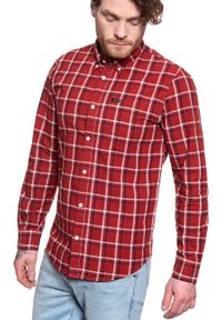 Lee - LEE LEE BUTTON DOWN RED OCHRE L880RNOE. Typ kołnierza: button down. Kolor: czerwony