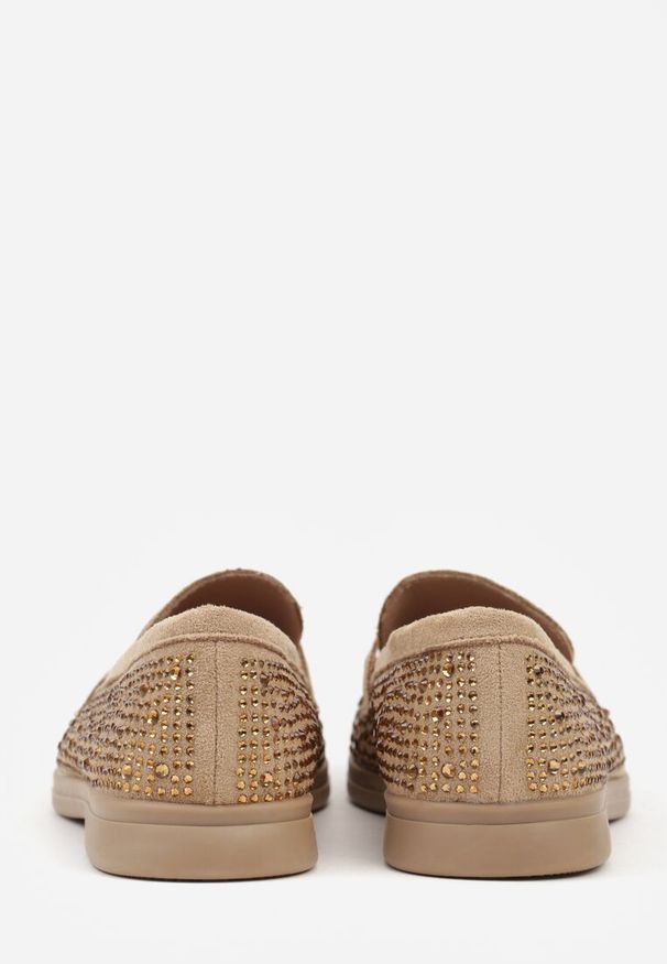 Renee - Ciemnobeżowe Mokasyny z Cyrkoniami i Ozdobami Distantsteam. Okazja: na co dzień. Kolor: beżowy. Materiał: jeans. Wzór: aplikacja. Styl: glamour, casual