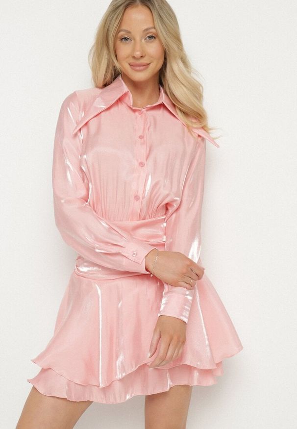 Born2be - Różowa Sukienka z Wiskozy o Koszulowym Kroju z Falbankami Liova. Typ kołnierza: kołnierz z falbankami. Kolor: różowy. Materiał: wiskoza. Typ sukienki: koszulowe