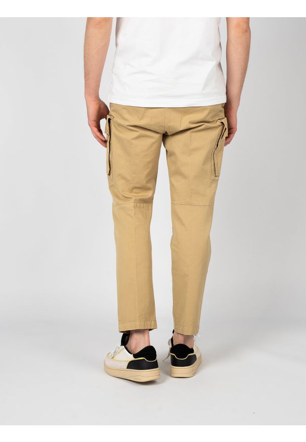 Diesel Spodnie "P-Cor-Embrod" | A06015-RIBAM | Mężczyzna | Brązowy. Okazja: na co dzień, na spotkanie biznesowe, na spacer. Kolor: brązowy. Materiał: bawełna. Wzór: aplikacja. Styl: casual, biznesowy