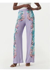 Versace Jeans Couture Spodnie materiałowe 80HAA1P2 NS830 Fioletowy jasny Regular Fit. Kolor: fioletowy. Materiał: wiskoza #1