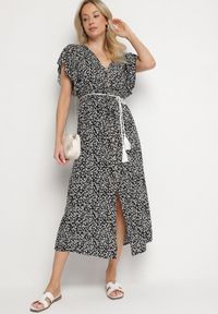 Born2be - Czarna Bawełniana Sukienka z Gumką w Talii w Drobne Kwiatki Nulinea. Okazja: na co dzień. Typ kołnierza: dekolt w serek. Kolor: czarny. Materiał: bawełna. Wzór: kwiaty. Typ sukienki: rozkloszowane. Styl: elegancki, casual, klasyczny #7