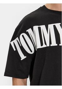 Tommy Jeans T-Shirt Tjm Ovz Badge Tj Tee DM0DM18565 Czarny Regular Fit. Kolor: czarny. Materiał: bawełna #4