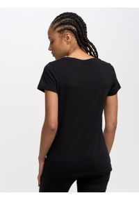 Big-Star - Koszulka damska o klasycznym kroju czarna Brunona 906. Kolor: czarny. Materiał: bawełna, jeans. Wzór: aplikacja, nadruk. Styl: klasyczny