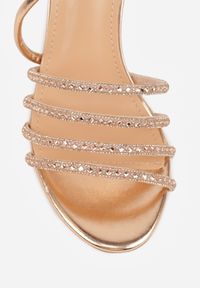 Renee - Szampańskie Eleganckie Sandały VICES na Klepsydrowym Obcasie z Ozdobnymi Cyrkoniami Solenne. Zapięcie: pasek. Kolor: złoty. Materiał: satyna. Obcas: na obcasie. Styl: elegancki. Wysokość obcasa: średni #9