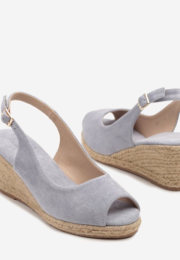 Renee - Niebieskie Sandały na Koturnie Vices z Plecionką Ozdobione Paskiem Desaniria. Okazja: na co dzień. Nosek buta: otwarty. Zapięcie: pasek. Kolor: niebieski. Wzór: aplikacja. Sezon: lato. Obcas: na koturnie. Styl: elegancki, casual