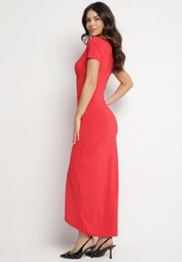 Born2be - Czerwona Dopasowana Sukienka z Wiskozą o Kopertowym Kroju z Marszczeniem Talisia. Okazja: na co dzień. Typ kołnierza: dekolt w kształcie V. Kolor: czerwony. Materiał: wiskoza. Długość rękawa: krótki rękaw. Typ sukienki: kopertowe. Styl: casual, elegancki #3