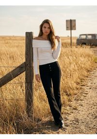 Sinsay - Spodnie jeansowe flare - czarny. Kolor: czarny