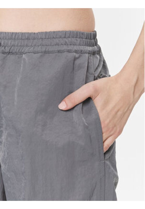 Samsoe & Samsoe - Samsøe Samsøe Spodnie materiałowe Gira F23400008 Szary Relaxed Fit. Kolor: szary. Materiał: syntetyk