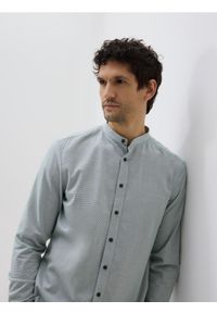 Reserved - Koszula slim fit ze stójką - zielony. Typ kołnierza: kołnierzyk stójkowy. Kolor: zielony. Materiał: tkanina, bawełna #1