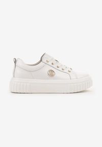 Renee - Białe Sneakersy na Platformie ze Skóry Naturalnej z Metaliczną Ozdobą Dolennea. Okazja: na co dzień. Kolor: biały. Materiał: skóra. Wzór: aplikacja. Obcas: na platformie #5