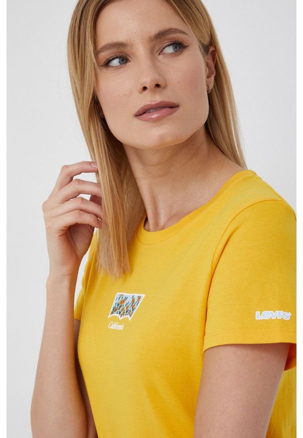 Levi's® - Levi's T-shirt bawełniany kolor żółty. Okazja: na spotkanie biznesowe, na co dzień. Kolor: żółty. Materiał: bawełna. Wzór: nadruk. Styl: biznesowy, casual